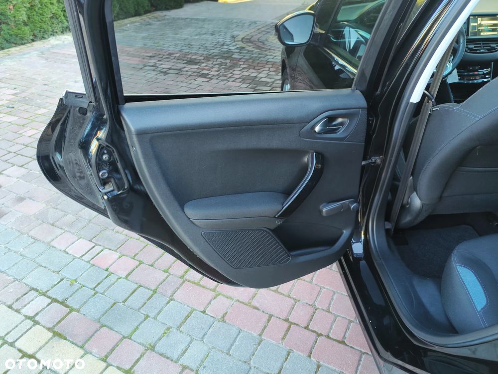 Peugeot 208 82 VTI Allure - 16