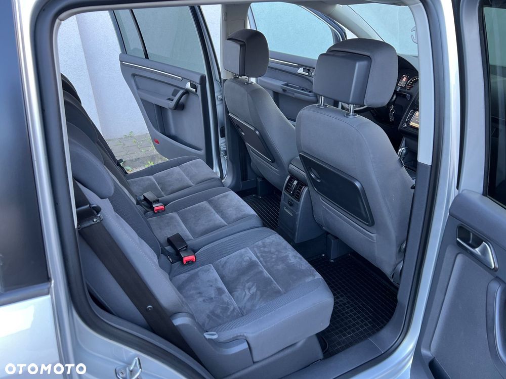 Volkswagen Touran 2.0 TDI DPF Highline DSG - 25