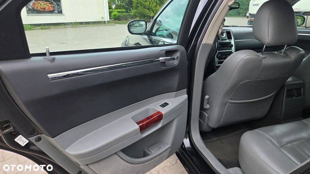 Chrysler 300C 3.5 V6 - 6