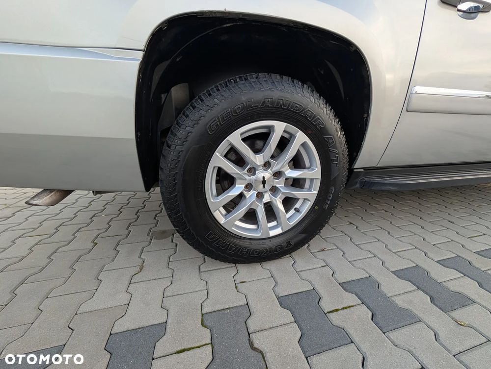 Chevrolet Suburban - 23