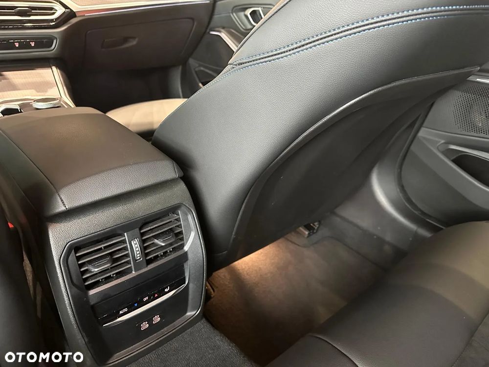BMW Seria 3 320i M Sport - 24