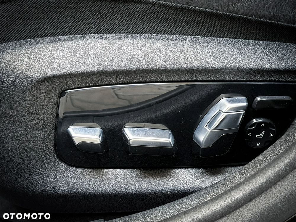 BMW Seria 5 530d Luxury Line - 28