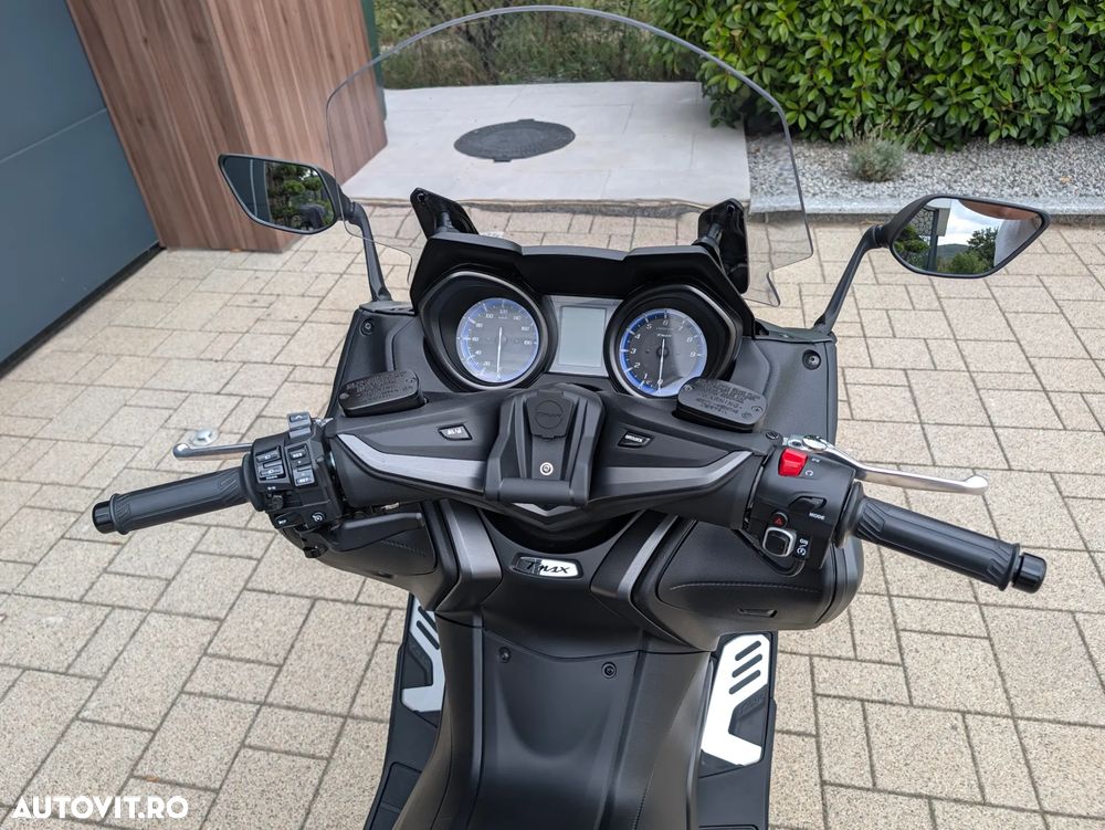 Yamaha TMAX 560 - 17