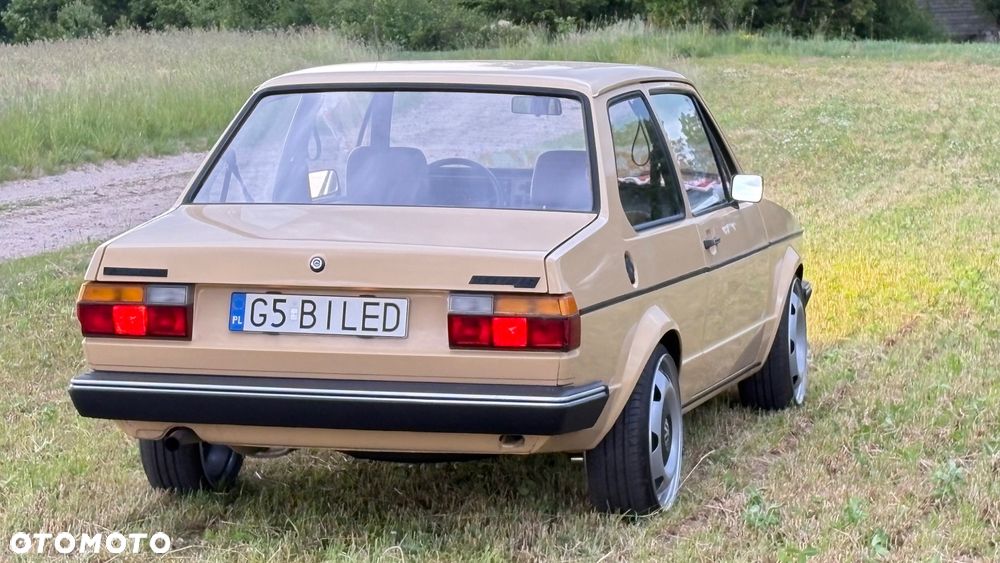 Volkswagen Jetta - 8