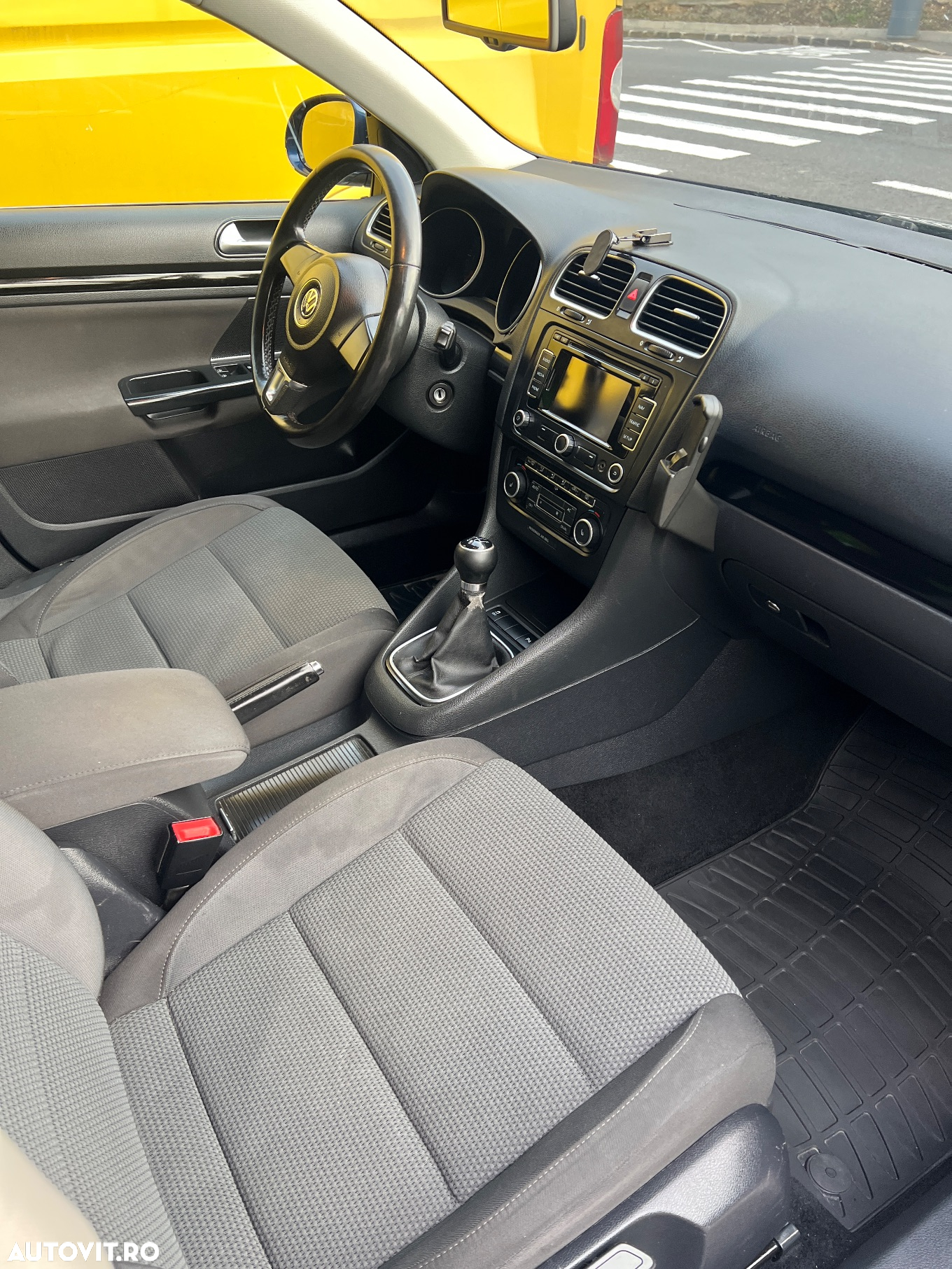 Volkswagen Golf 1.6 TDI BlueMotion Technology DPF Comfortline - 11