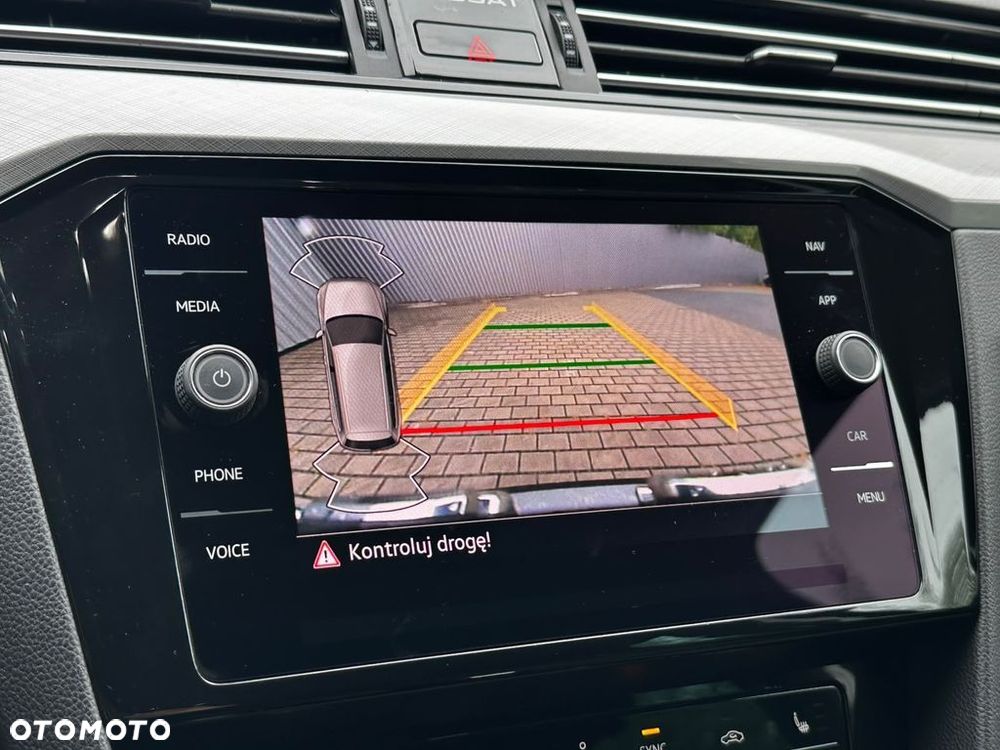 Volkswagen Passat - 23