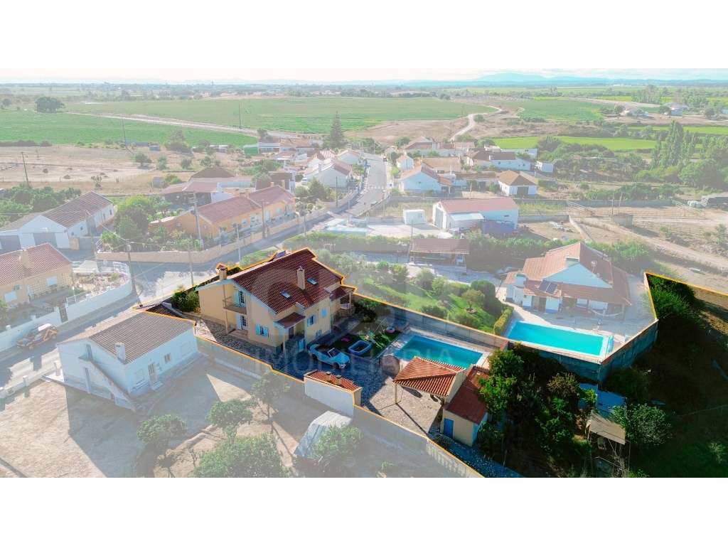 Moradia T4 com piscina na Barrosa - 4km de Benavente