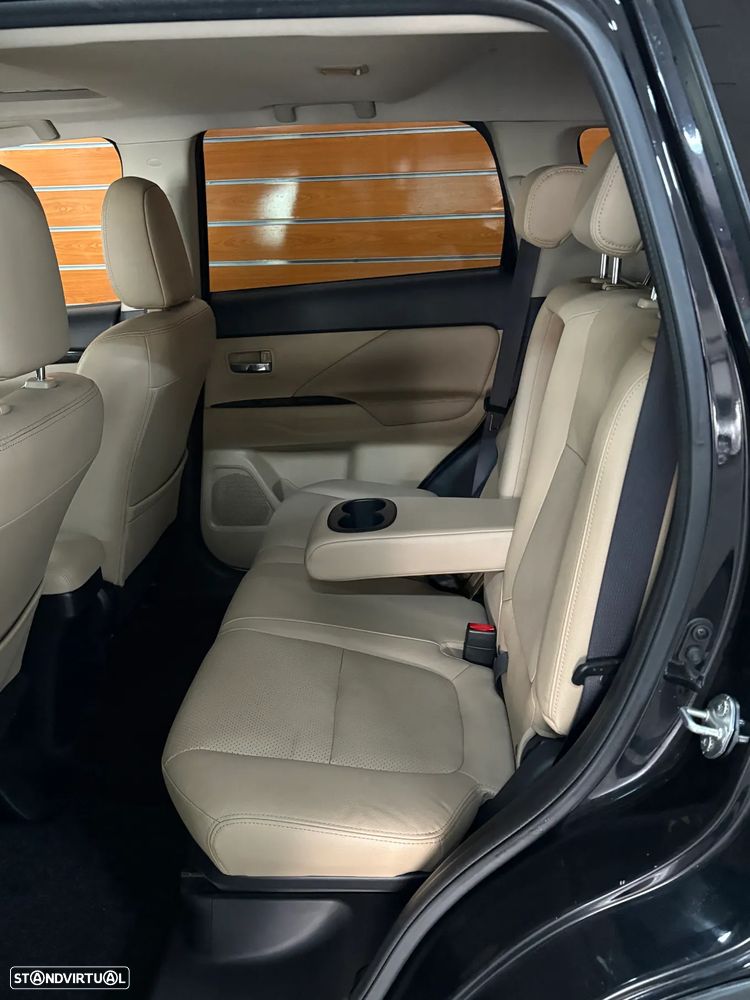 Mitsubishi Outlander 2.2 DI-D Intense Black Edition - 12