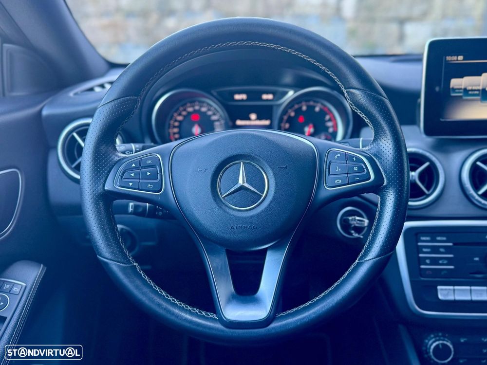 Mercedes-Benz CLA 180 7G-DCT Urban - 35