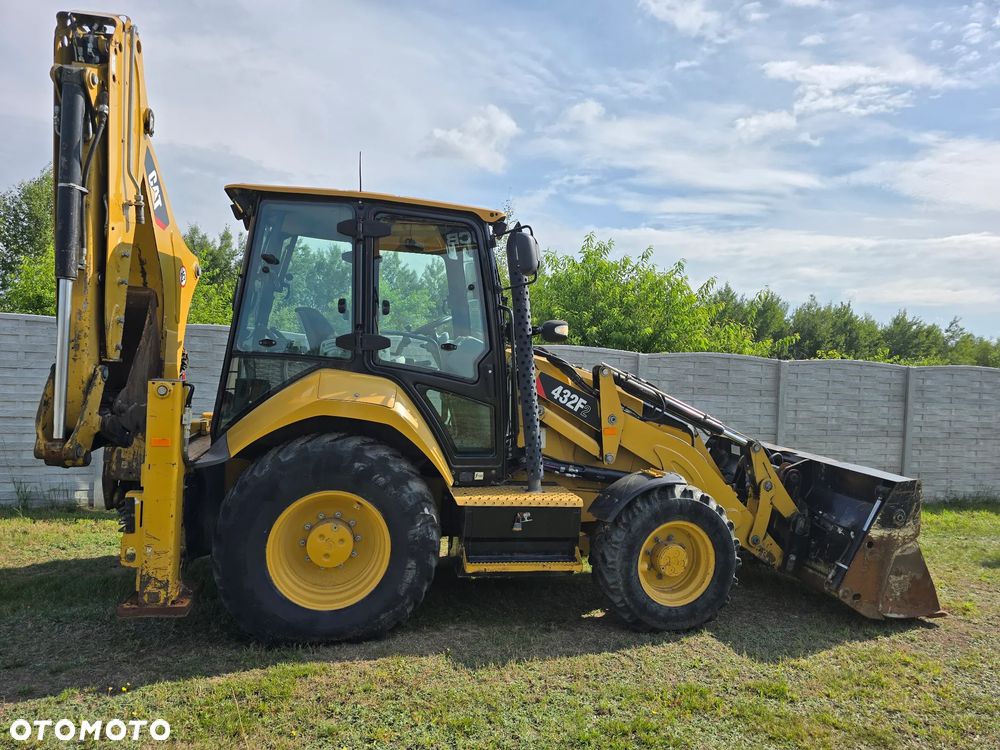 Caterpillar - 10