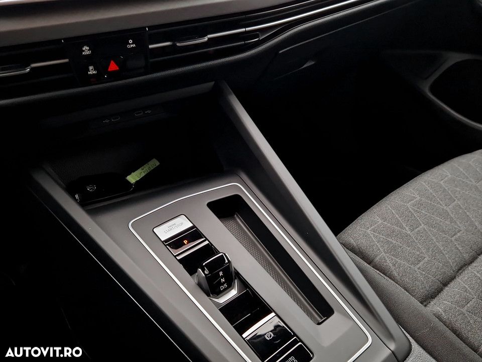 Volkswagen Golf 1.5 eTSI DSG MHEV Advanced - 17