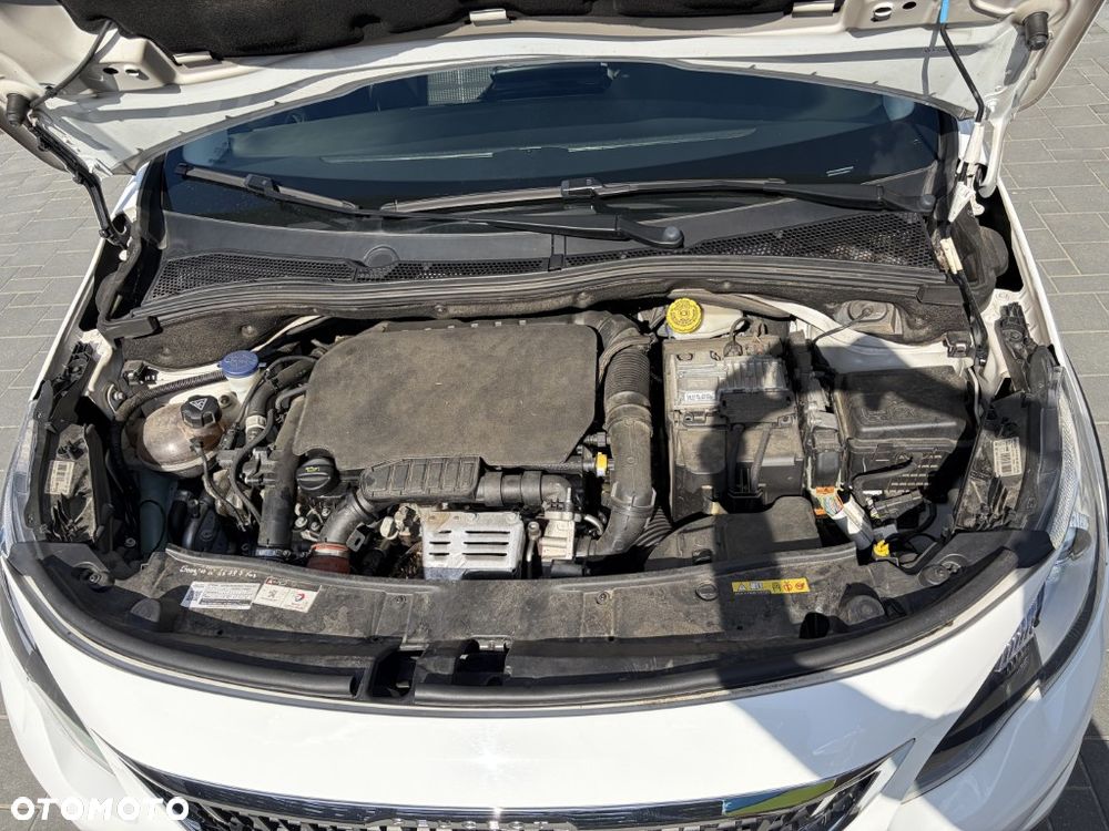 Peugeot 2008 1.2 Pure Tech GPF Allure S&S EAT6 - 29