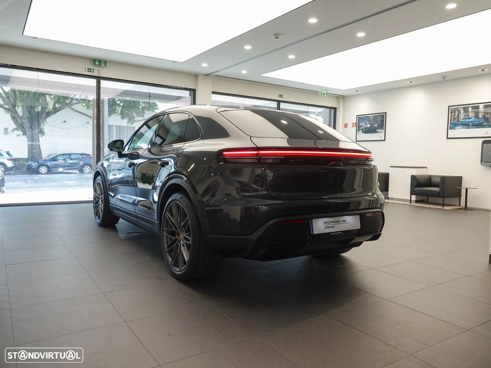 Porsche Macan Electric 4 - 7