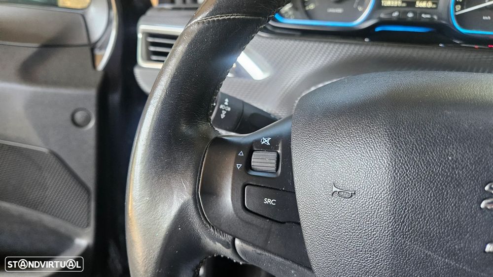 Peugeot 2008 1.2 PureTech Allure - 20
