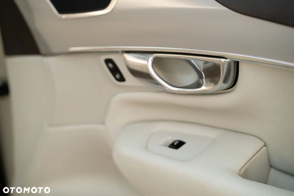 Volvo XC 90 D5 AWD Momentum - 22