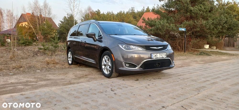 Chrysler Pacifica - 2