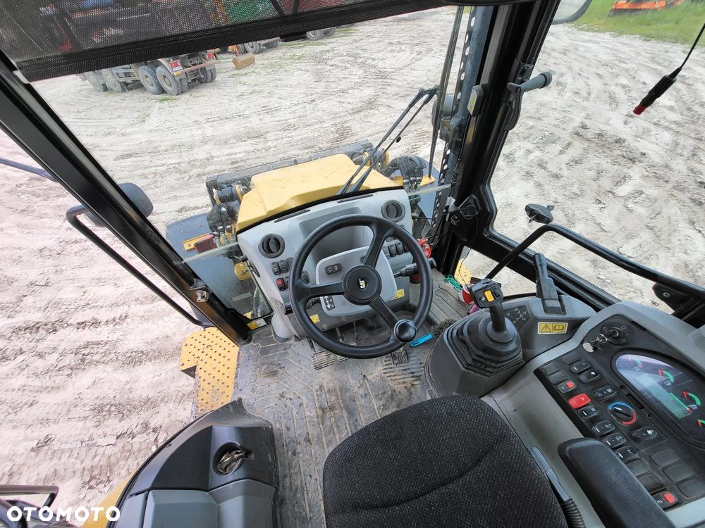 Caterpillar 444 F2 - 11