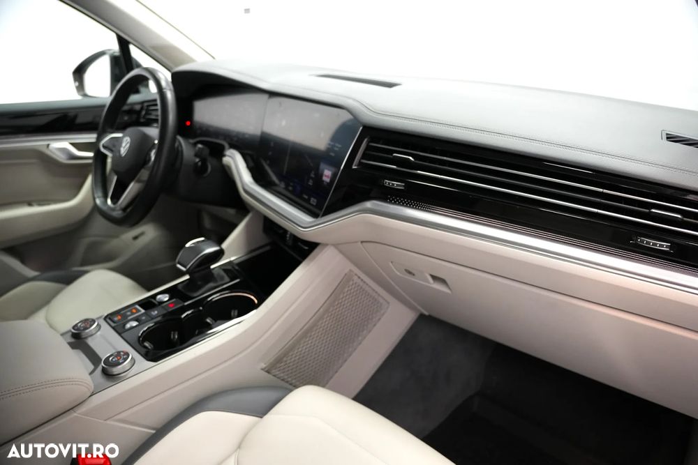 Volkswagen Touareg V6 TDI 4MOTION Elegance - 10