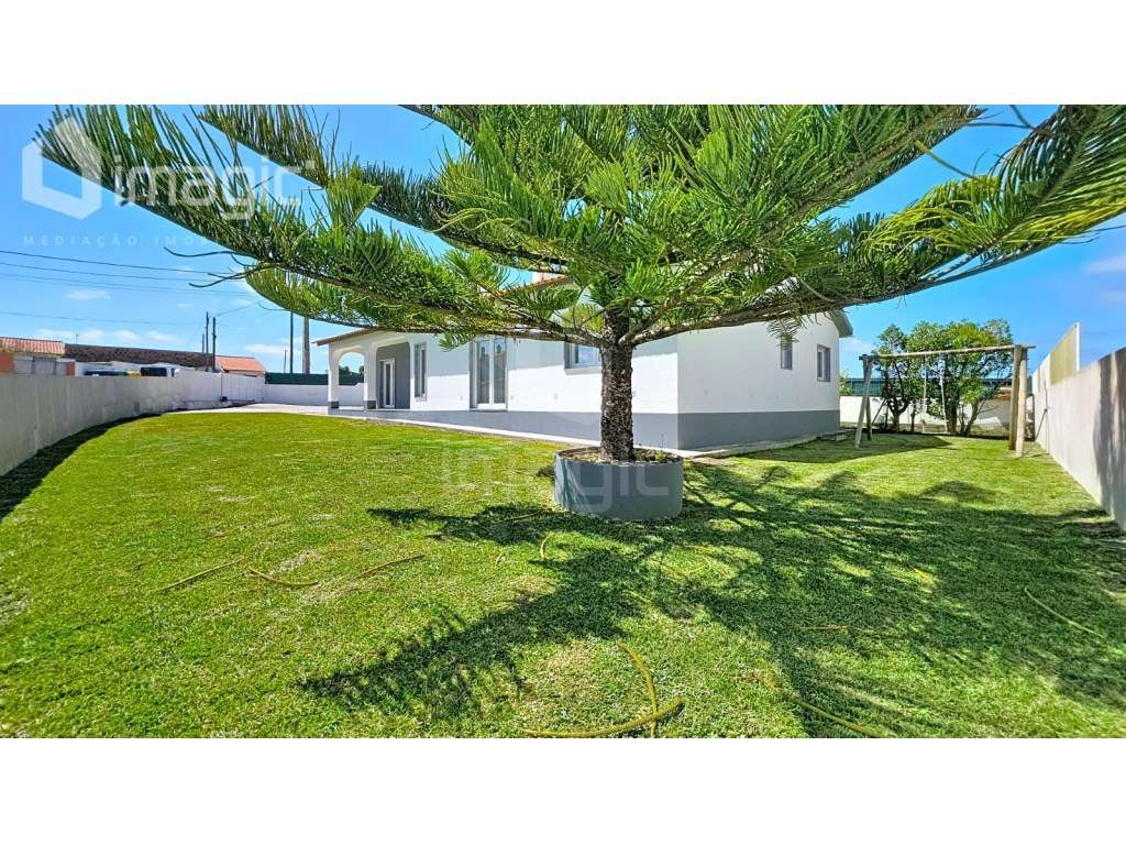 Moradia térrea T4+1 isolada em São Pedro da Cadeira - Torres Vedras - Grande imagem: 3/33