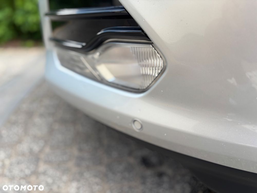 Ford Kuga 2.0 TDCi 2x4 Titanium - 12