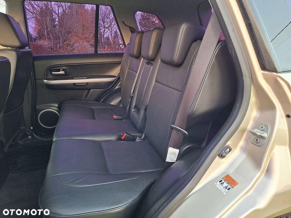 Suzuki Grand Vitara 2.0 De luxe - 23