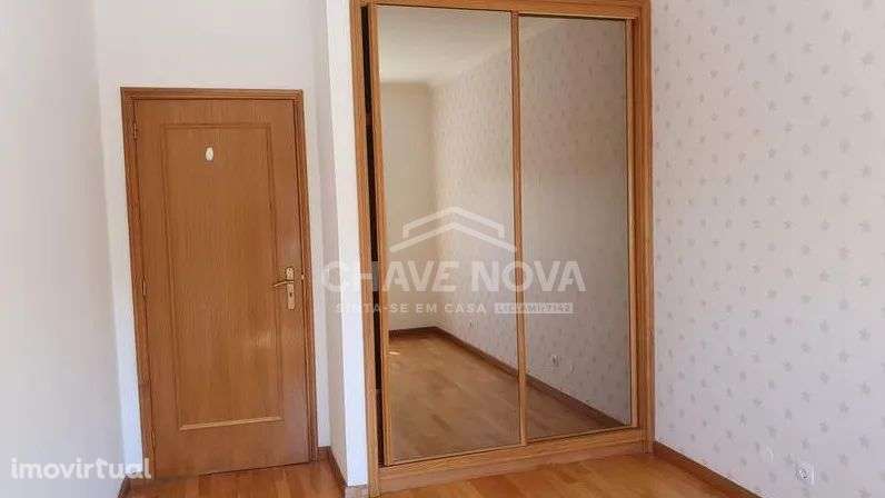 T2 c/ Lugar de Garagem em Arcozelo - Grande imagem: 5/9