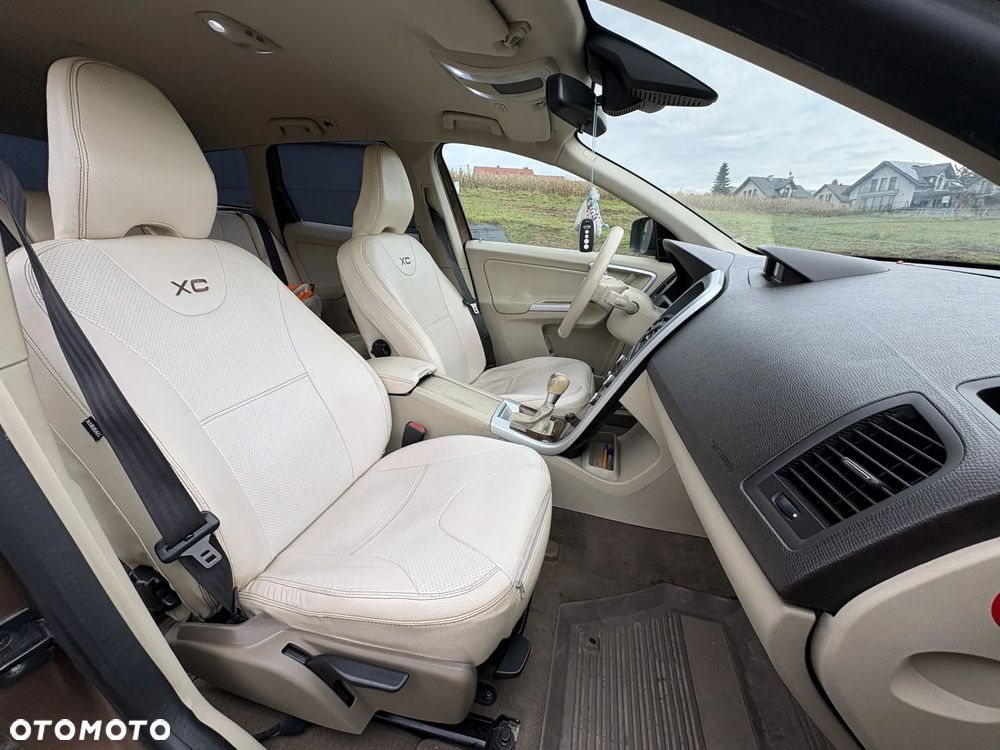 Volvo XC 60 D5 AWD - 10