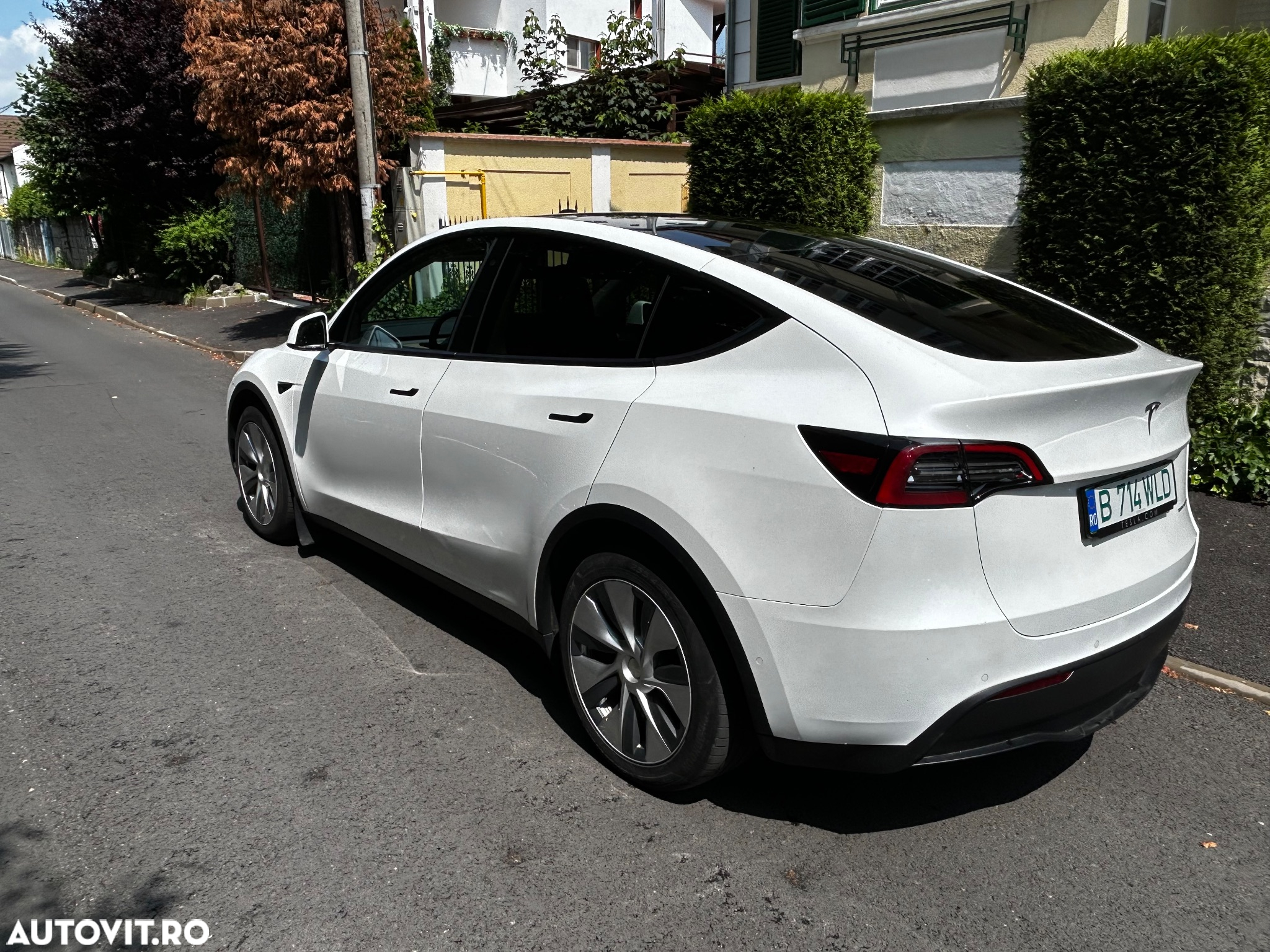 Tesla Model Y Long Range Dual Motor AWD - 2