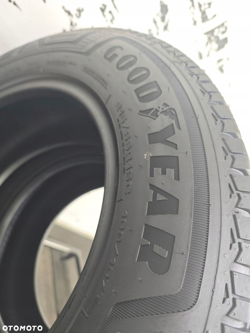 215/65r16c goodyear 2024r opony całoroczne 8mm 51318 - 3
