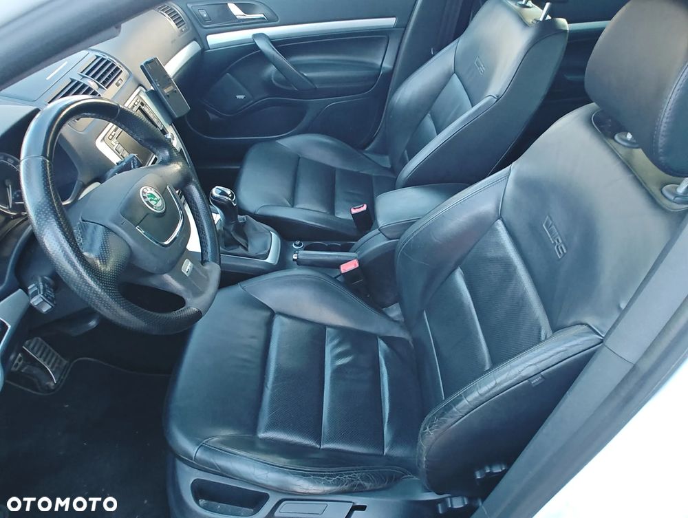 Skoda Octavia 2.0 TDI CR DPF RS - 30