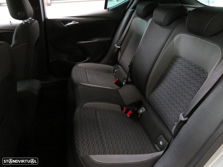 Opel Astra 1.2 T GS Line S/S - 19