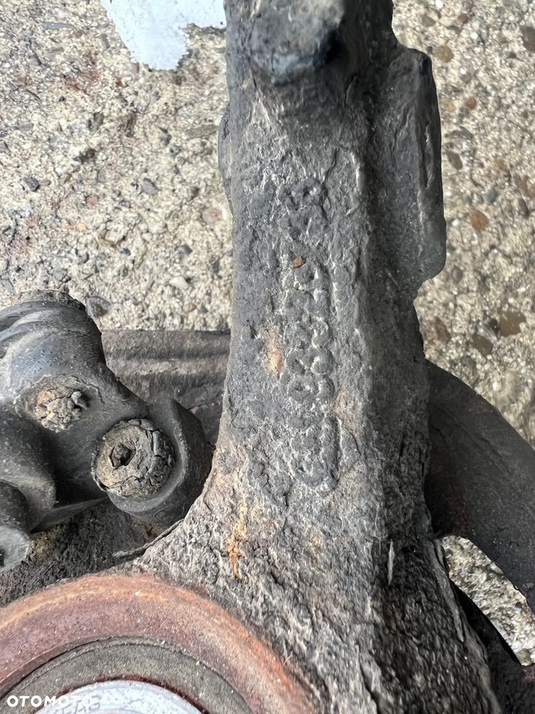 Zwrotnica lewa lub prawa Opel Meriva A 4 śruby - 4