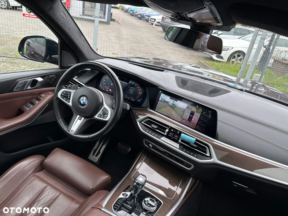BMW X7 M50i sport - 30