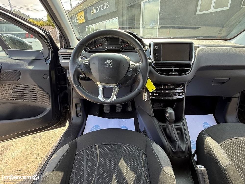 Peugeot 208 1.2 VTi SE Style - 12