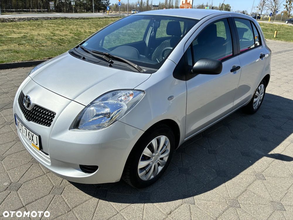 Toyota Yaris 1.3 Terra Gold - 2