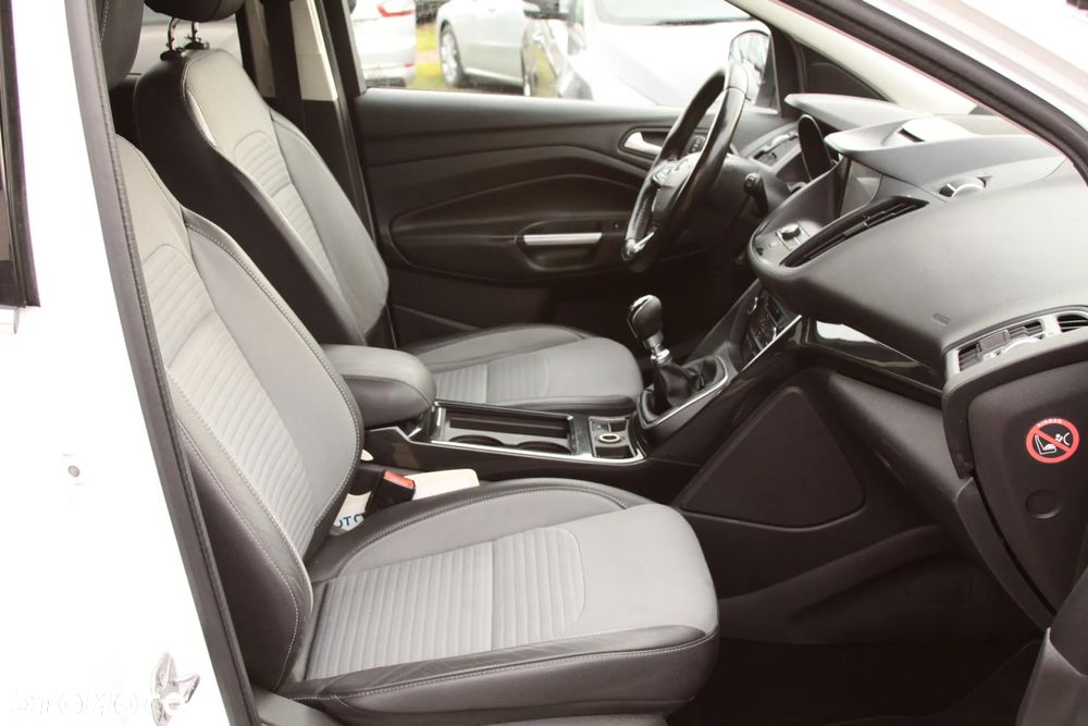 Ford Kuga 2.0 TDCi 2x4 Titanium - 17