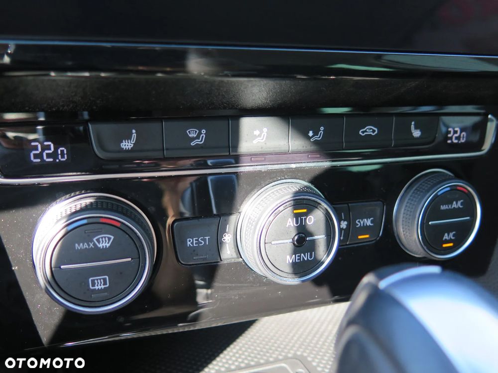 Volkswagen Passat Variant 2.0 TDI 4Mot Elegance DSG - 23