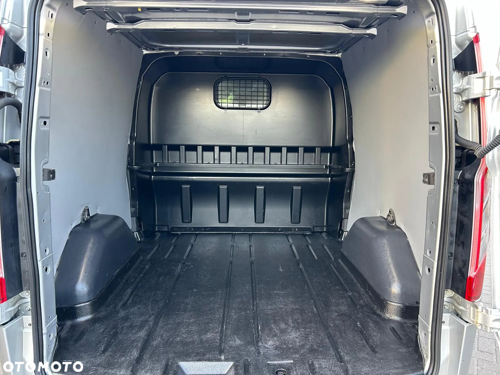 Ford Transit Custom 300 L2H1 Limited (bryg.) - 19