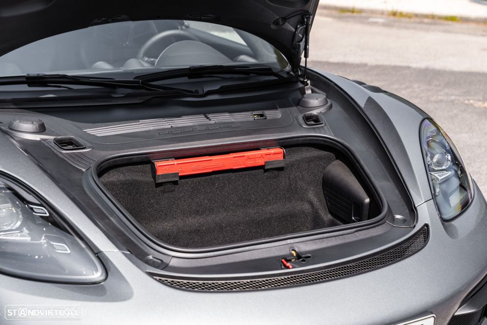 Porsche 718 Spyder RS - 12