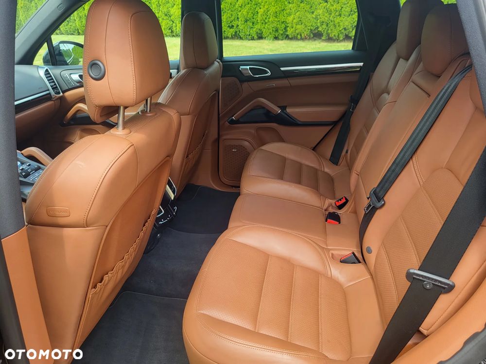 Porsche Cayenne Platinum Edition - 16