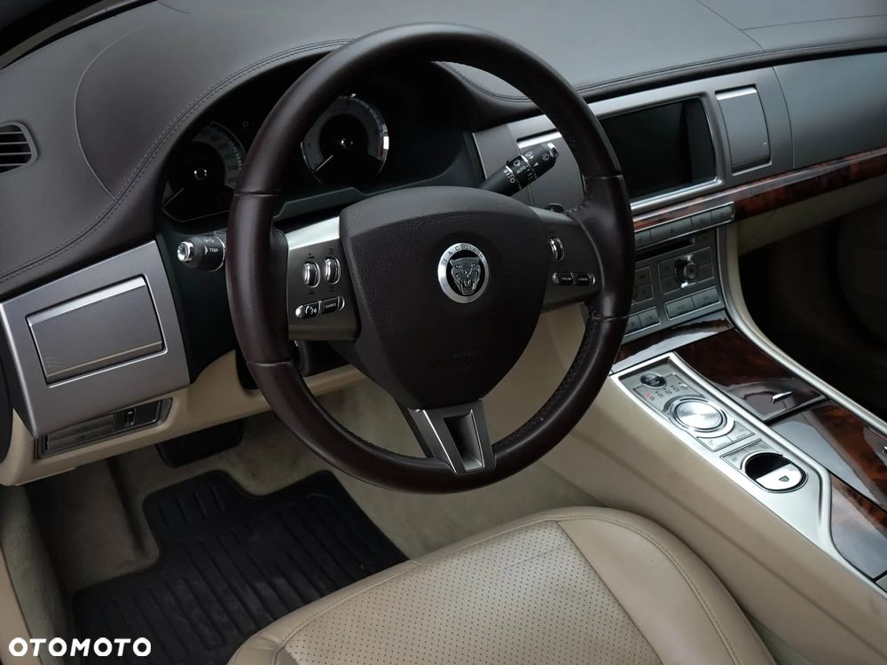 Jaguar XF - 27