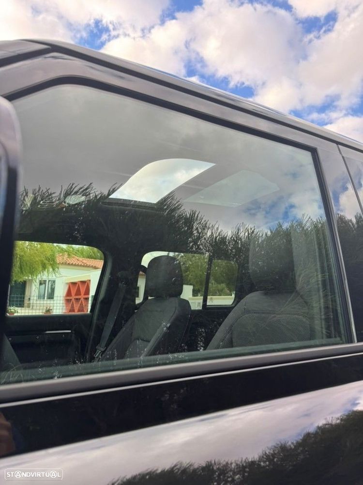Land Rover Defender 2.0 P300e 110 AWD X-Dynamic SE - 37