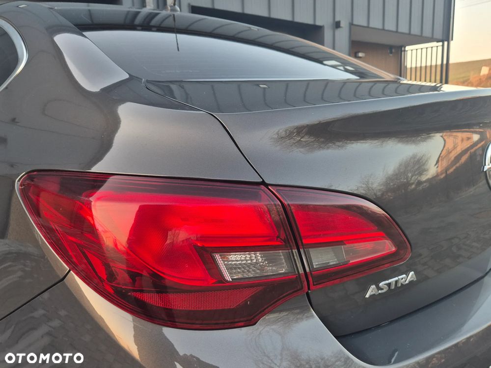 Opel Astra 1.4 T Cosmo EU6 - 20