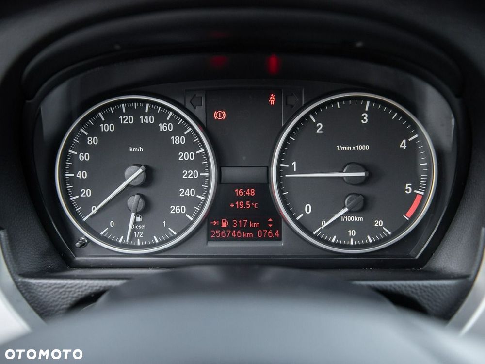 BMW Seria 3 318d Sport Line - 28