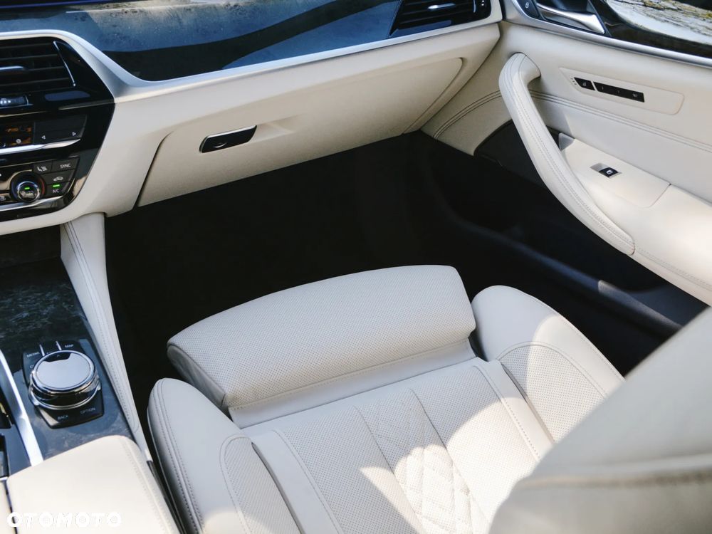 BMW Seria 5 540d xDrive mHEV M Sport sport - 30