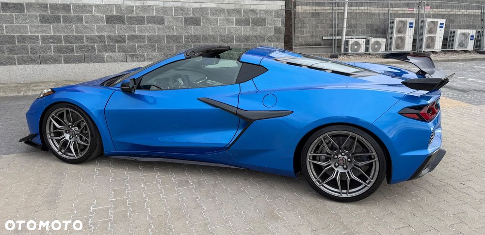 Chevrolet Corvette - 25