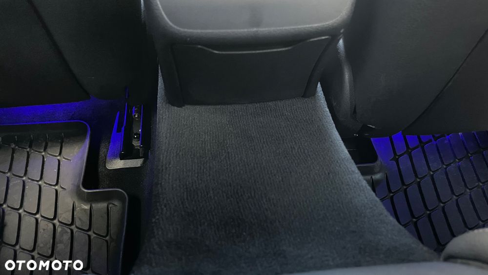 Mercedes-Benz Klasa E 300 d 9G-TRONIC - 30