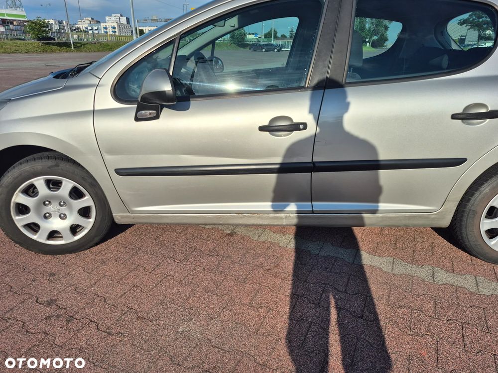 Peugeot 207 2006 photo 4