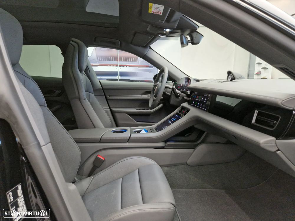 Porsche Taycan Sport Turismo - 22