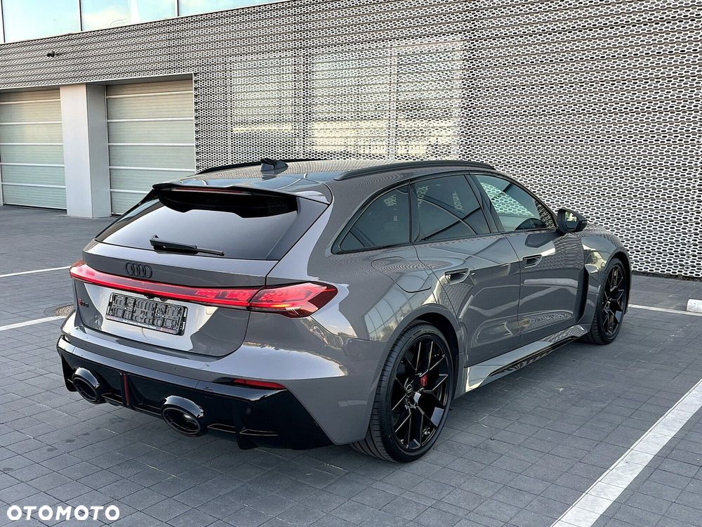 Audi RS5 Avant - 8